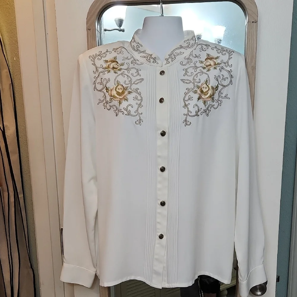 Elegant White Embroidered Blouse - Picture 1 of 6